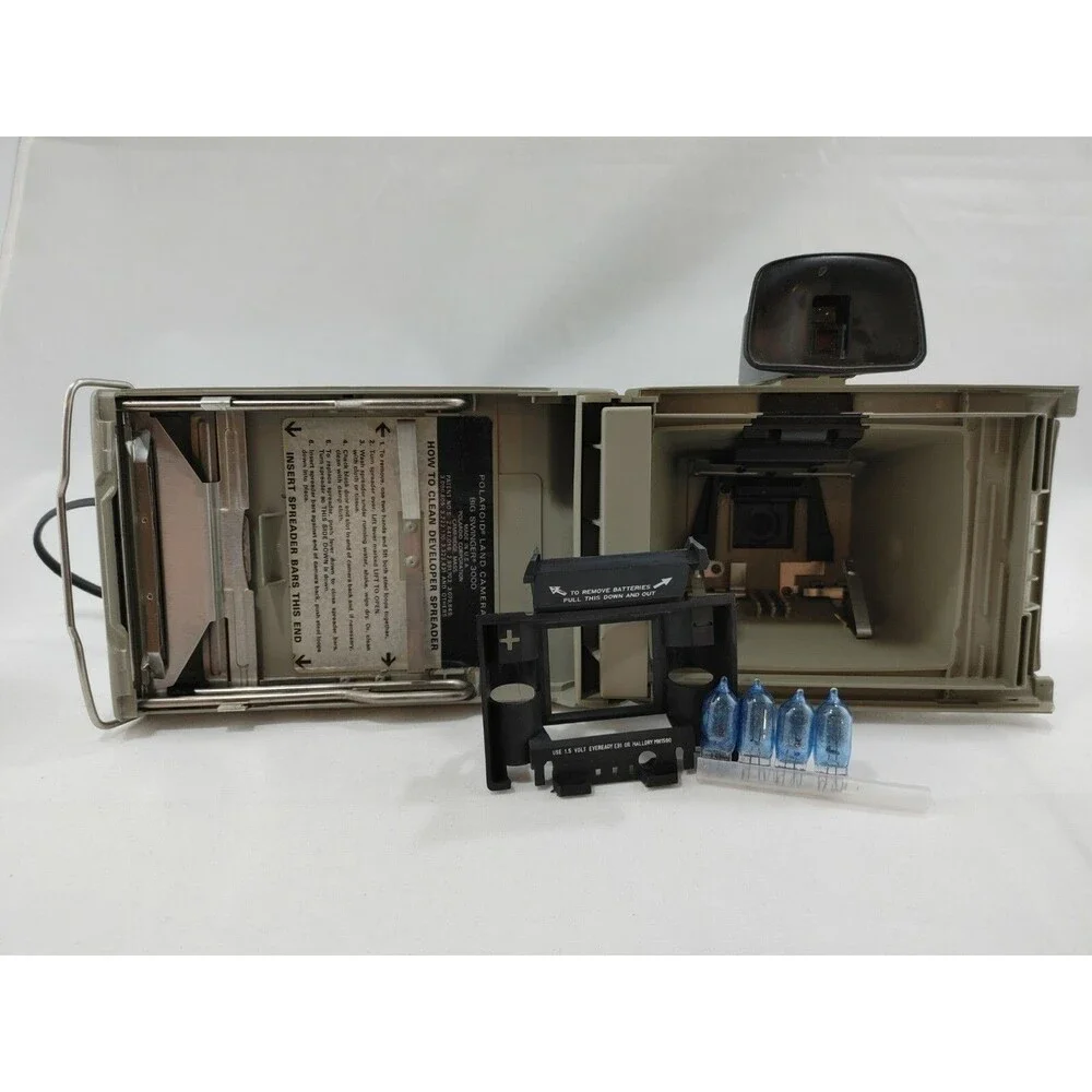 Vintage Polaroid Land Camera Big Swinger 3000 USA w/ Flash Bulbs Untested As Is